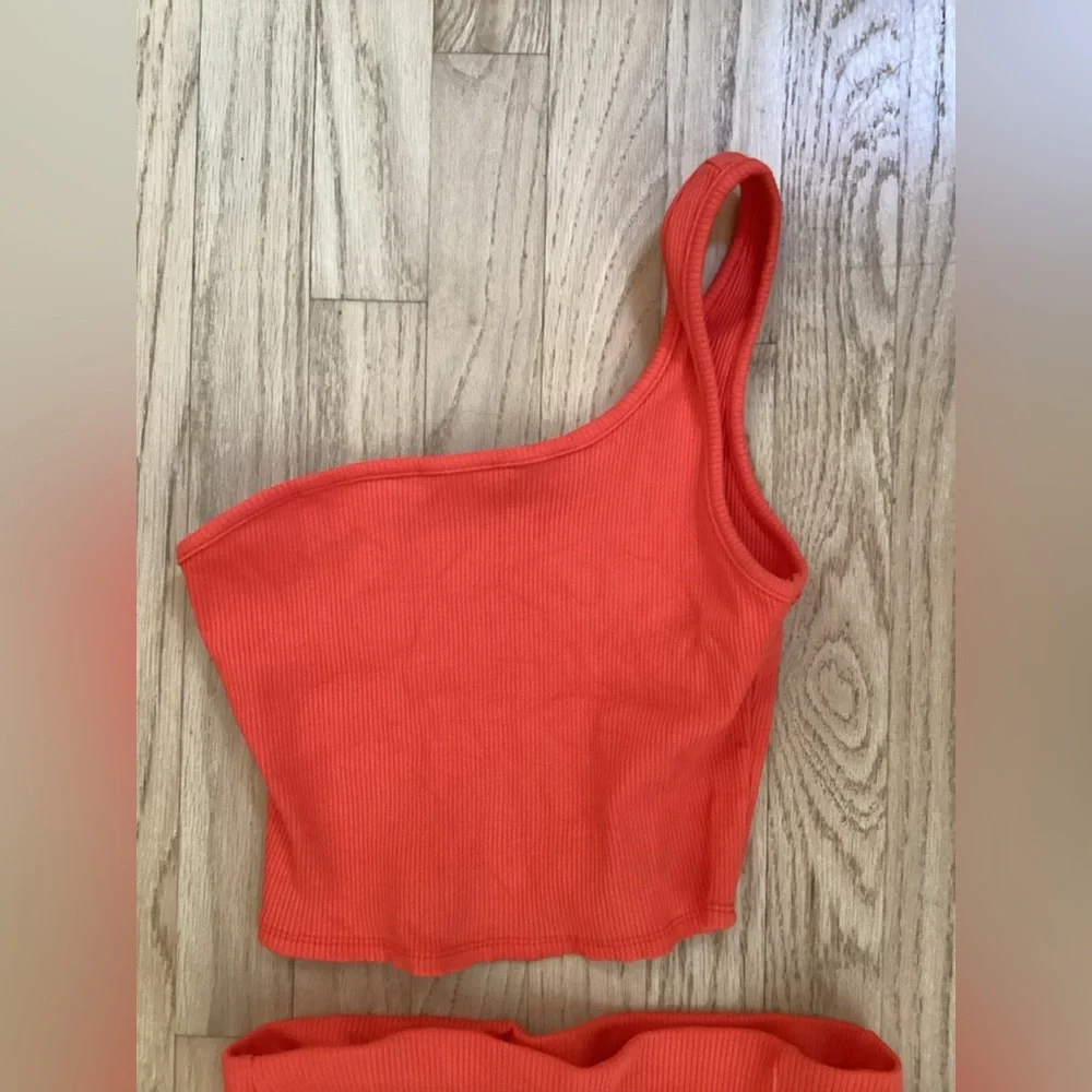 Lulu's Vibrant Orange Ribbed Set Size M - Picture 2 of 9